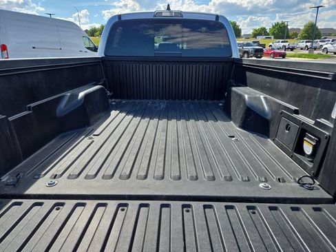 Used 2023 Toyota Tacoma TRD Off-Road w/ Technology Package AWD/4WD image 33