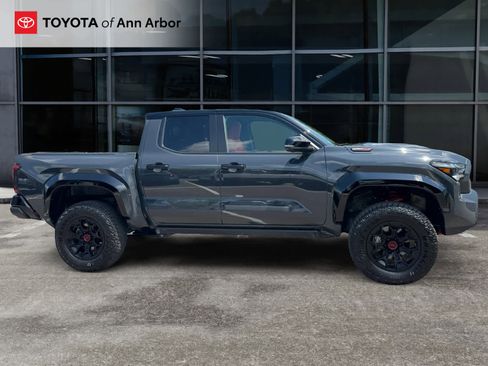 Used 2025 Toyota Tacoma TRD Pro AWD/4WD image 12