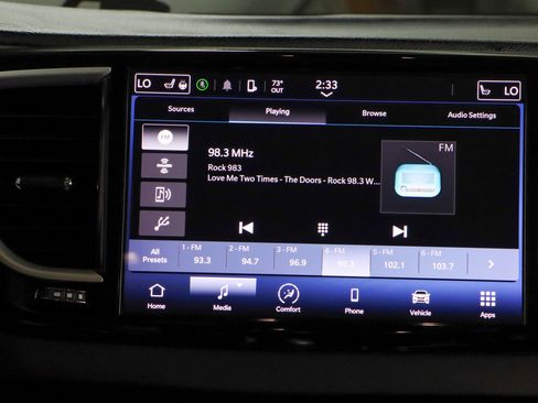 Used 2023 Chrysler Pacifica Touring-L image 19