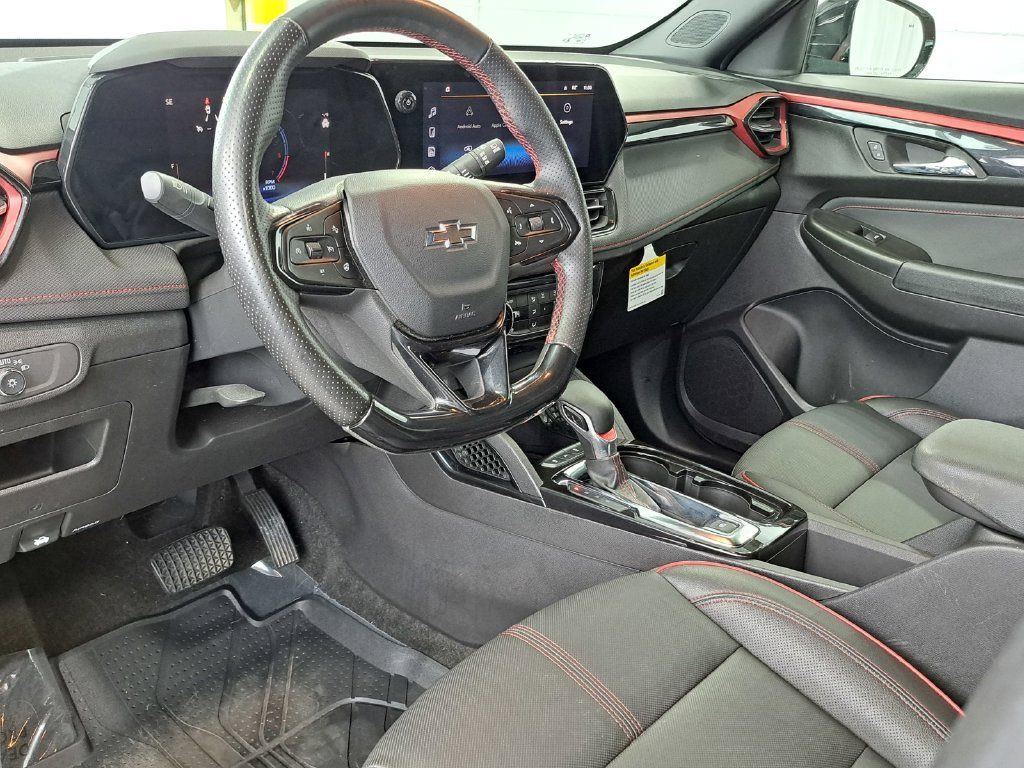 Used 2024 Chevrolet TrailBlazer RS w/ Convenience Package AWD/4WD image 8
