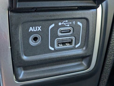 Used 2026 Jeep Wrangler Unlimited Sahara AWD/4WD image 19