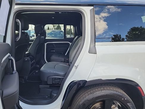 New 2026 Land Rover Defender 130 X-Dynamic SE AWD/4WD image 13