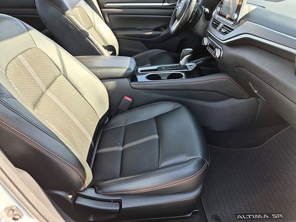 Used 2025 Nissan Altima 2.5 SR FWD image 33