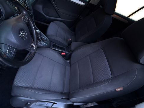 Used 2012 Volkswagen Golf TDI image 12