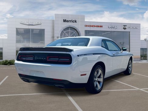 Used 2016 Dodge Challenger SXT RWD image 6