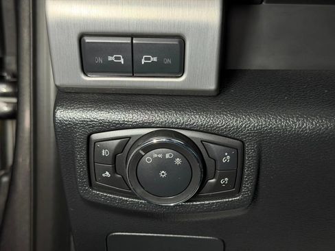 Used 2015 Ford F150 Platinum w/ Equipment Group 701A Luxury AWD/4WD image 31