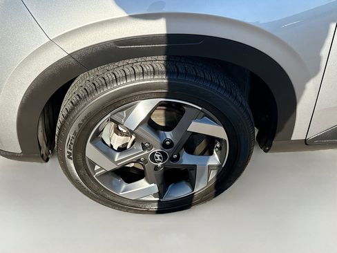 Used 2024 Hyundai Venue SEL image 34