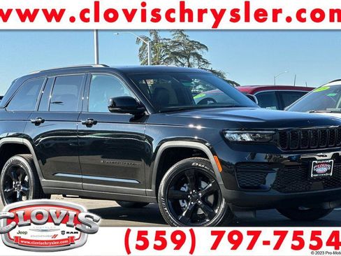 New 2025 Jeep Grand Cherokee Altitude image 1