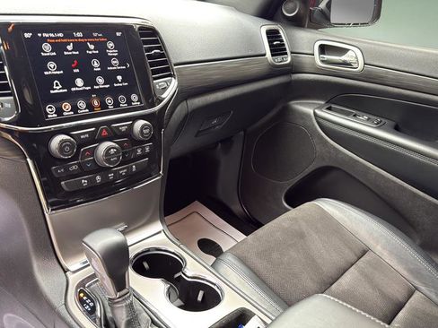 Used 2021 Jeep Grand Cherokee Laredo X AWD/4WD image 24