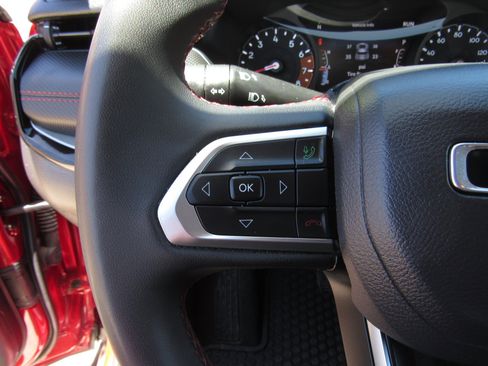 Used 2025 Jeep Compass Trailhawk AWD/4WD image 24