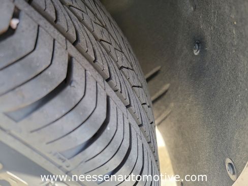 Used 2025 Buick Envision Sport Touring image 31