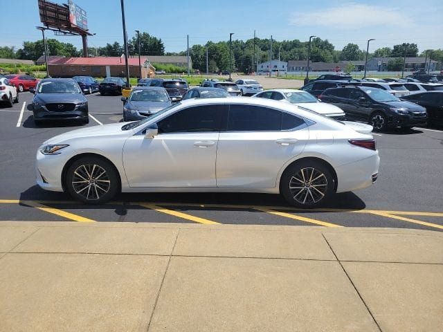Used 2023 Lexus ES 250 w/ Premium Package AWD/4WD image 4