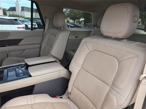 Used 2018 Lincoln Navigator Reserve w/ Technology Package image 18