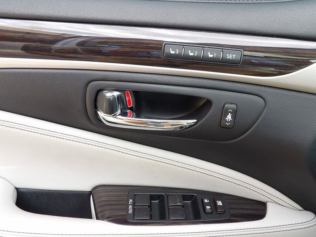 Used 2014 Lexus LS 460 w/ Comfort Package RWD image 13
