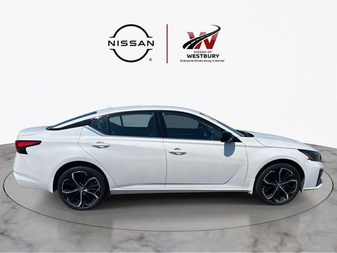 Used 2025 Nissan Altima 2.5 SR AWD/4WD image 5