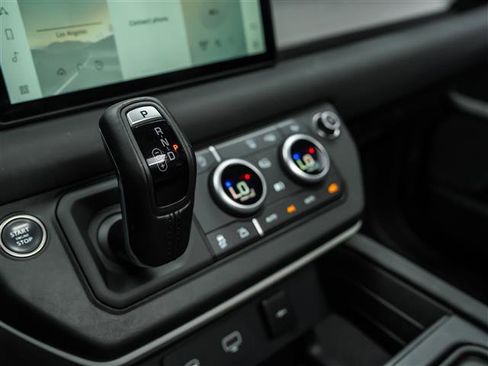 Used 2023 Land Rover Defender 110 SE image 21