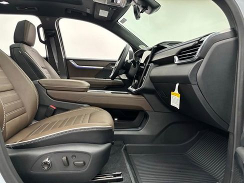New 2026 GMC Acadia Denali Ultimate w/ LPO, Floor Liner Package AWD/4WD image 38