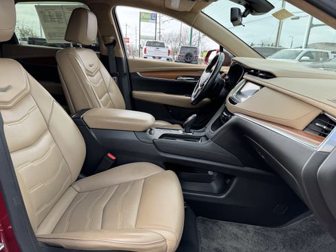 Used 2019 Cadillac XT5 Platinum image 37