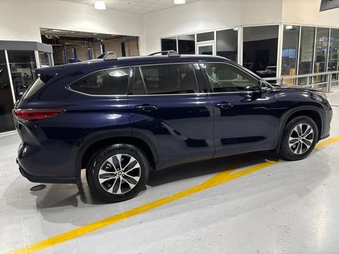 Used 2020 Toyota Highlander XLE AWD/4WD image 10