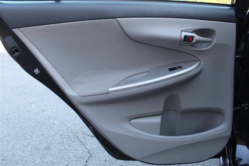 Used 2013 Toyota Corolla LE FWD image 19