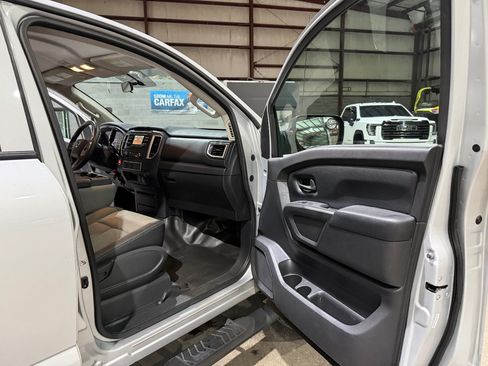 Used 2018 Nissan Titan S RWD image 25
