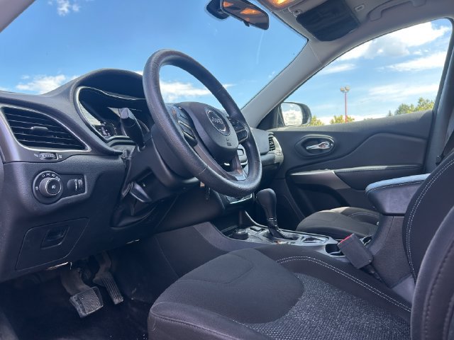Used 2019 Jeep Cherokee Latitude w/ Popular Appearance Group AWD/4WD image 24