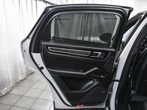 Used 2022 Porsche Cayenne GTS image 13