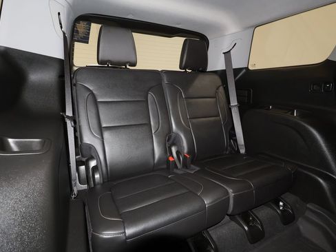 Used 2023 GMC Acadia SLT w/ Preferred Package FWD image 25