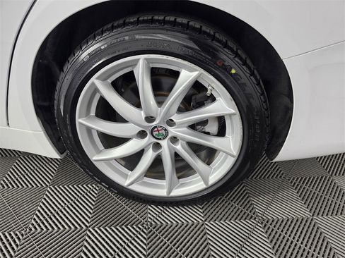 Used 2019 Alfa Romeo Giulia image 19