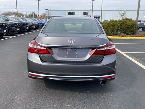 Used 2017 Honda Accord LX image 4