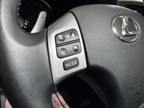Used 2013 Lexus IS 250C w/ Luxury Pkg RWD image 27