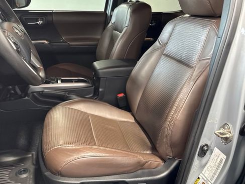 Used 2020 Toyota Tacoma Limited AWD/4WD image 37