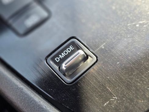 Used 2023 Nissan Rogue S image 30