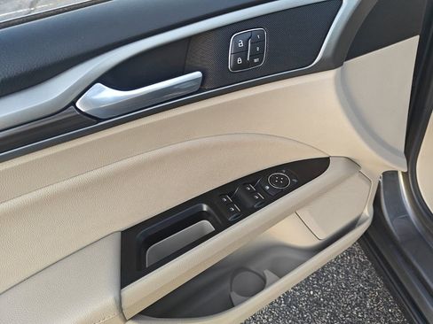 Used 2019 Ford Fusion SEL image 10