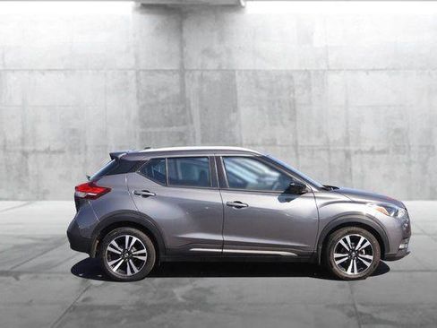 Used 2020 Nissan Kicks SR w/ SR Premium Package FWD image 5