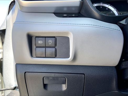 Used 2023 Toyota Highlander L FWD image 33