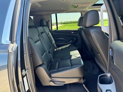 Used 2019 Chevrolet Suburban LT AWD/4WD image 21