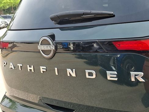 Used 2024 Nissan Pathfinder SL AWD/4WD image 32