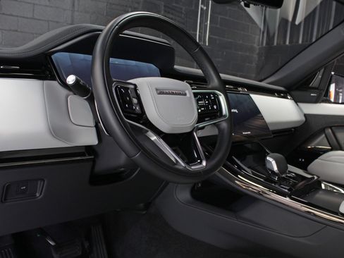 Used 2025 Land Rover Range Rover Sport SE AWD/4WD image 29
