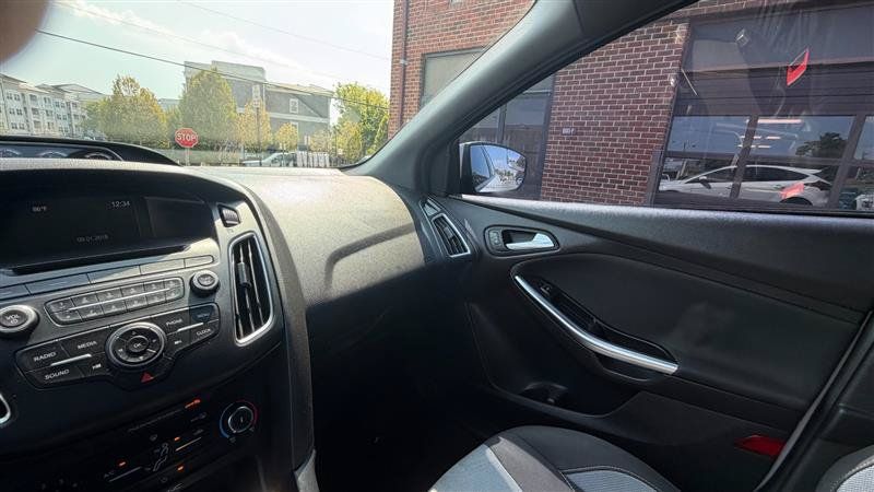 Used 2017 Ford Focus ST FWD image 35