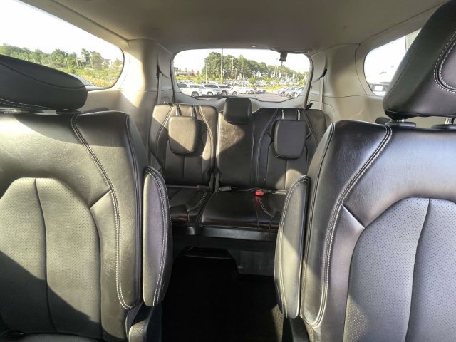 Used 2024 Chrysler Pacifica Touring-L FWD image 12