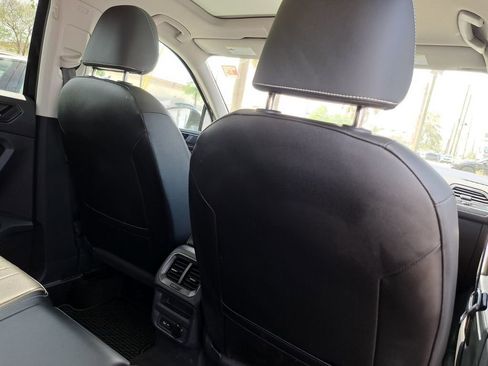 Used 2023 Volkswagen Tiguan SE w/ Panoramic Sunroof Package image 24