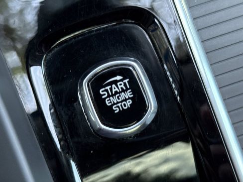 Used 2025 Volvo XC60 B5 Core image 28