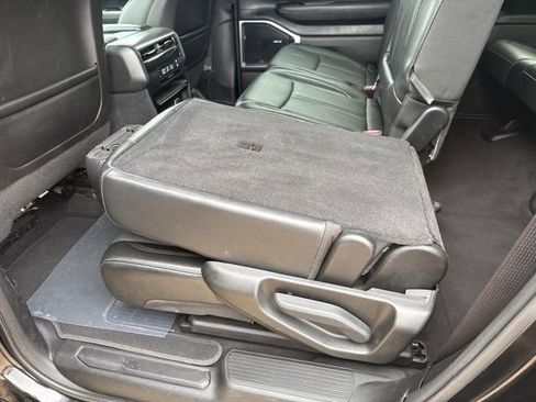 Used 2023 Jeep Wagoneer L Series II image 39