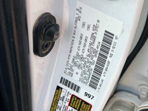 Used 2017 Toyota Tacoma Limited image 30