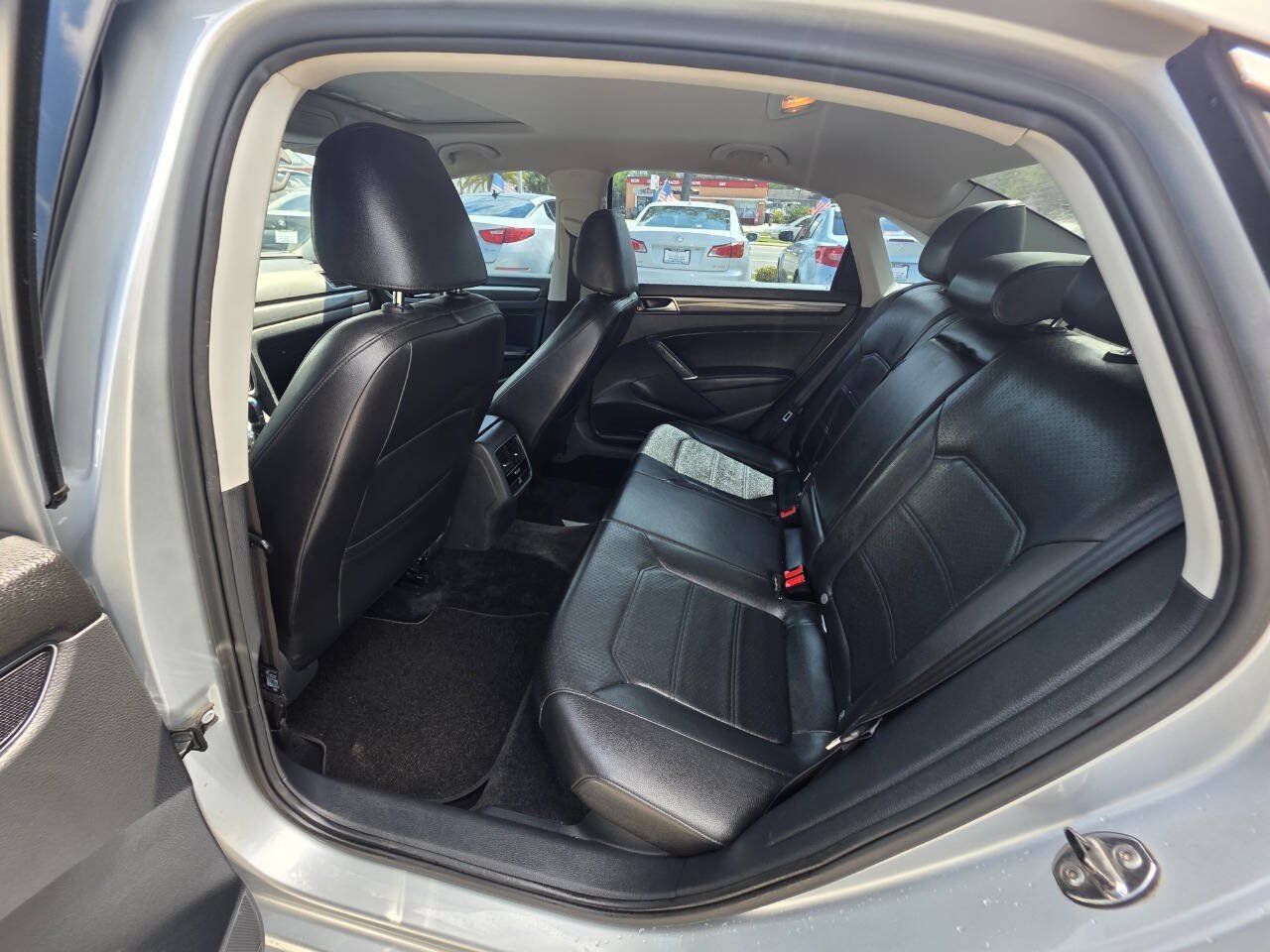 Used 2017 Volkswagen Passat 1.8T SE FWD image 11