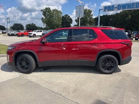 Used 2023 Chevrolet Traverse LT w/ Midnight/Sport Edition image 3
