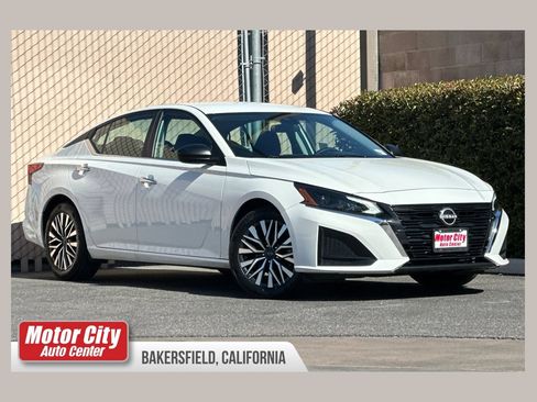 Used 2025 Nissan Altima 2.5 SV FWD image 1
