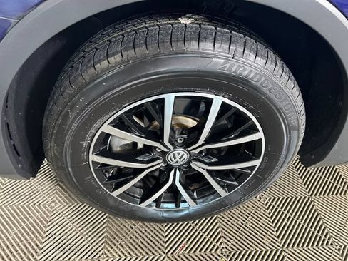 Used 2021 Volkswagen Tiguan SE w/ Panoramic Sunroof Package AWD/4WD image 9