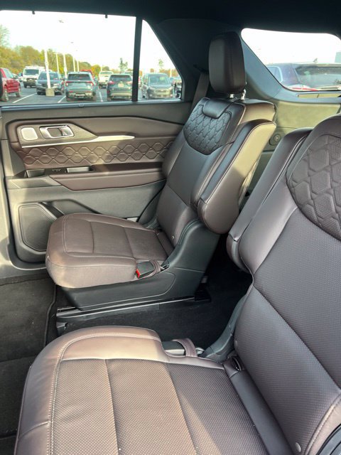 Used 2025 Ford Explorer Platinum w/ LUX Leather Package AWD/4WD image 12
